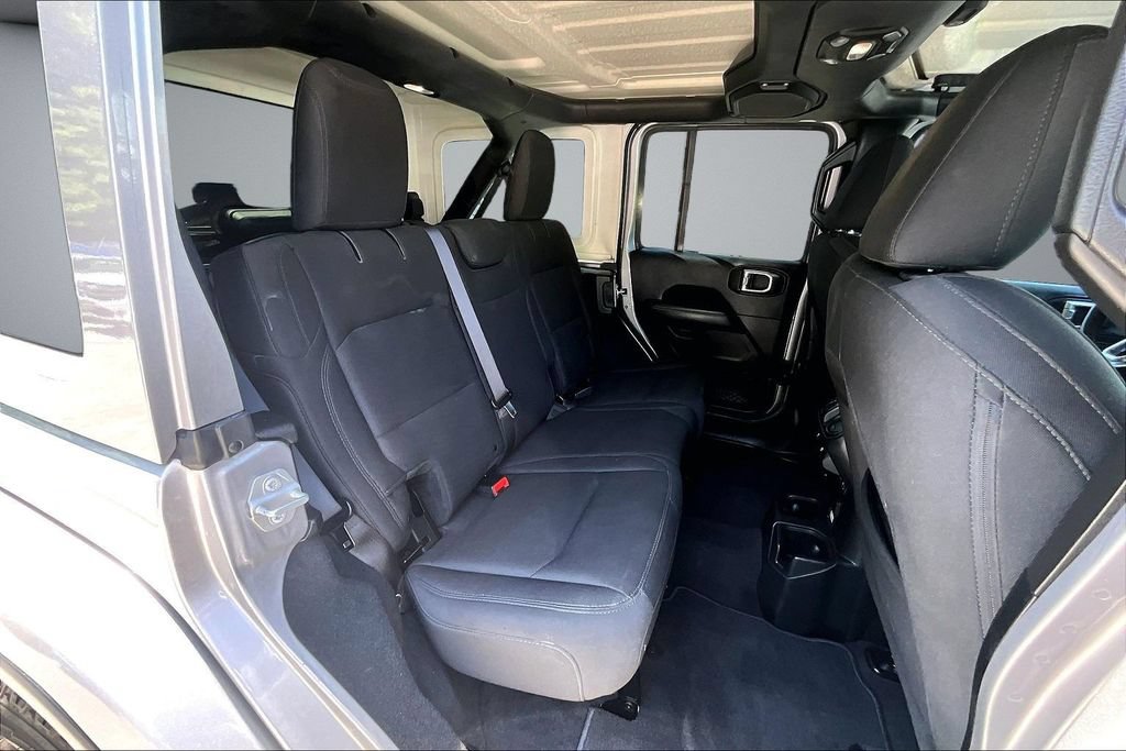 Used 2018 Jeep Wrangler Unlimited Sahara AWD/4WD image 25
