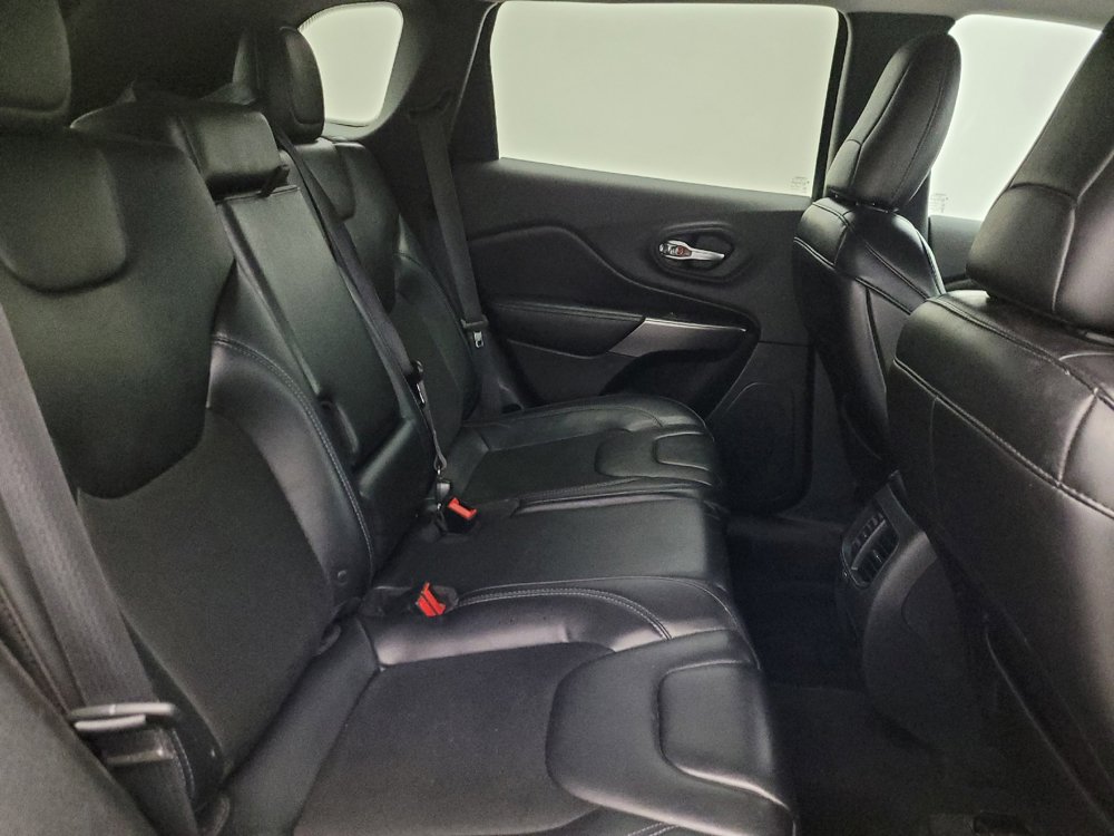 Used 2019 Jeep Cherokee Latitude Plus AWD/4WD image 19