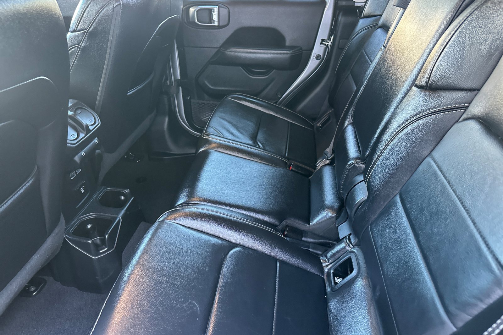 Used 2020 Jeep Gladiator Overland image 12