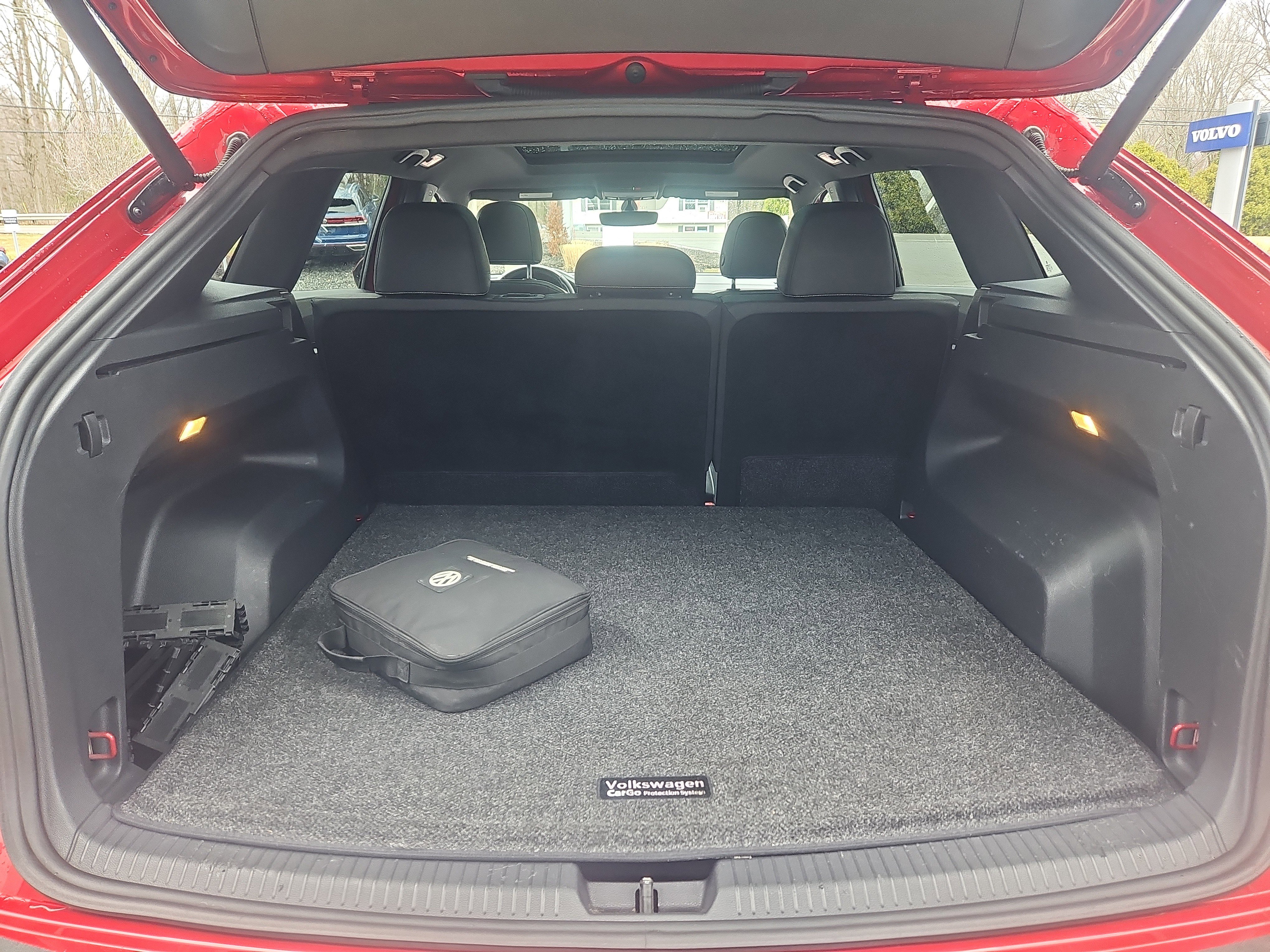 Certified 2020 Volkswagen Atlas Cross Sport SE w/ Panoramic Sunroof Package image 34