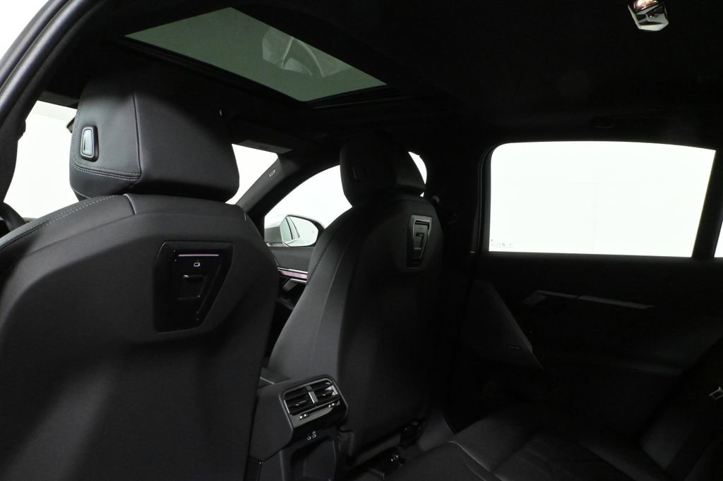Used 2025 BMW i5 xDrive40 w/ Premium Package image 32