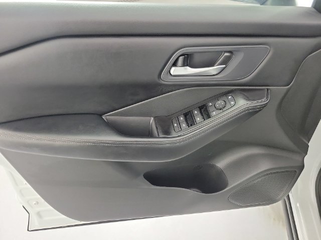 Used 2024 Nissan Rogue SV FWD image 19