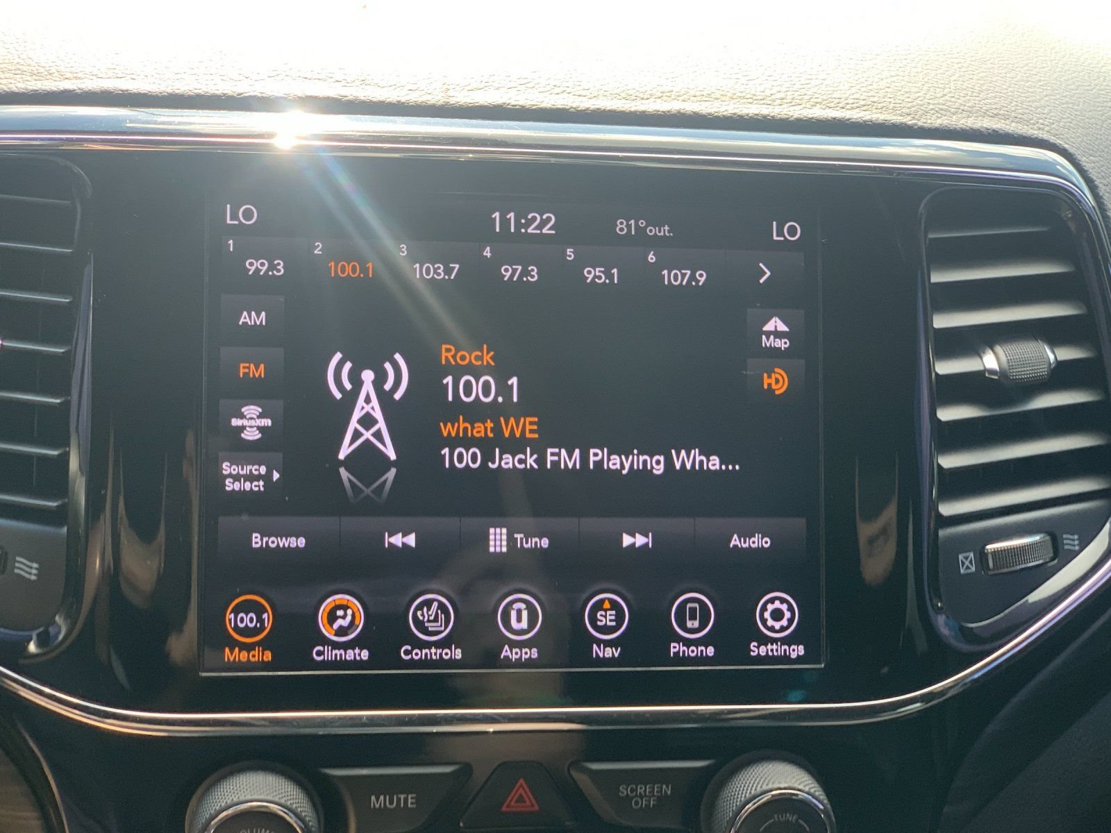 Used 2020 Jeep Grand Cherokee Altitude AWD/4WD image 22