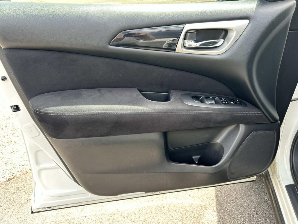 Used 2014 Nissan Pathfinder SV AWD/4WD image 17