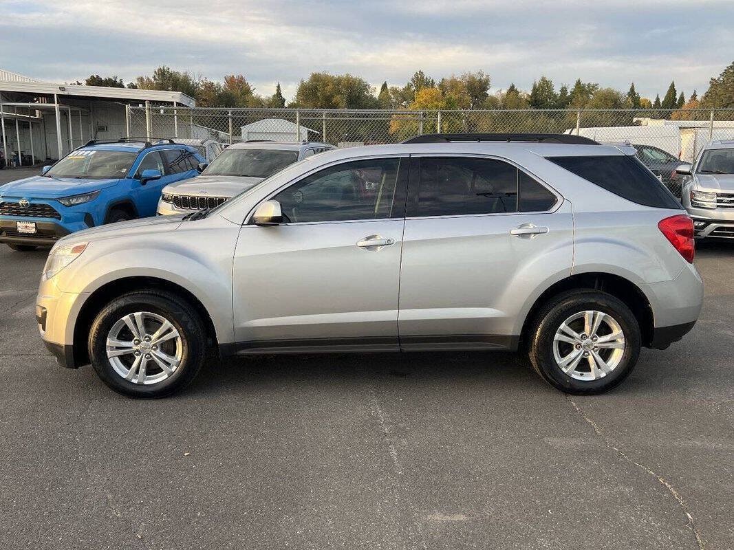 Used 2011 Chevrolet Equinox LT w/ Driver Convenience Package AWD/4WD image 2