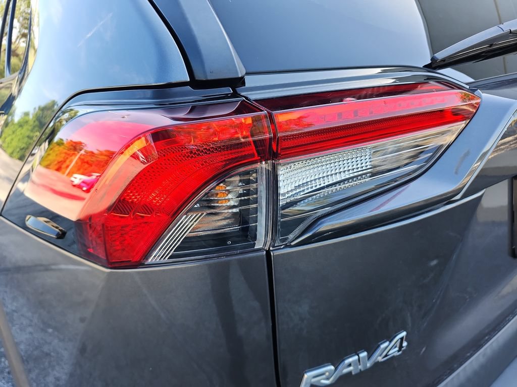 Used 2020 Toyota RAV4 LE FWD image 34