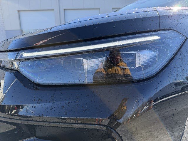 Used 2025 Volkswagen Tiguan SE R-Line image 12