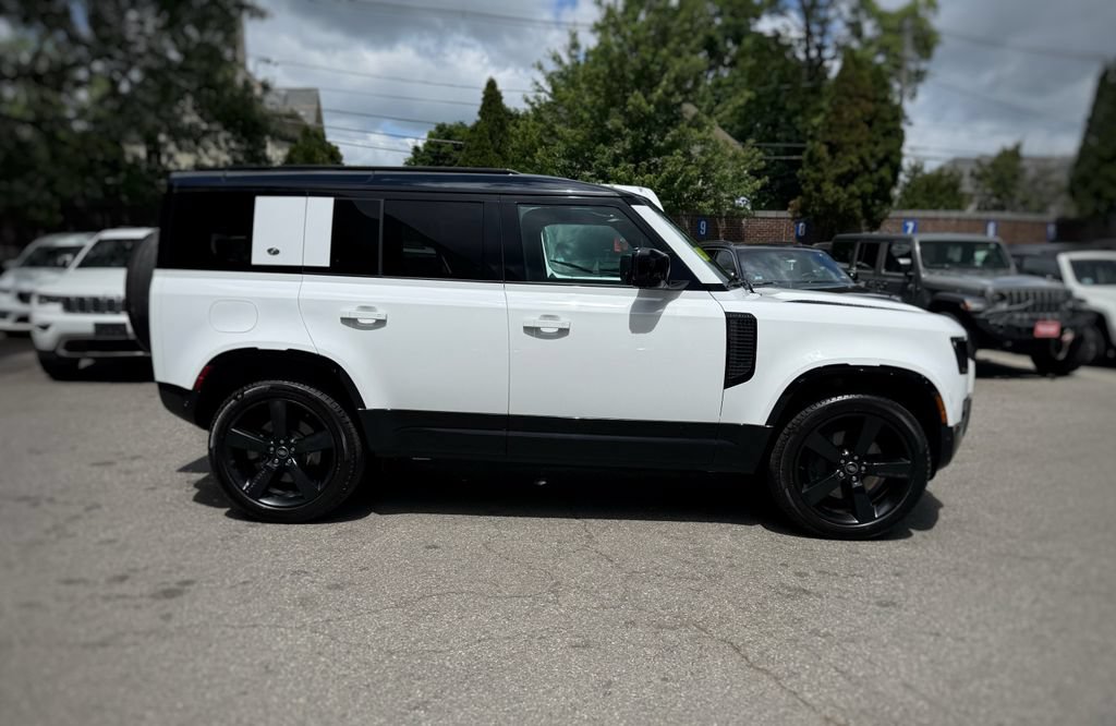 Used 2022 Land Rover Defender 110 X-Dynamic HSE AWD/4WD image 4