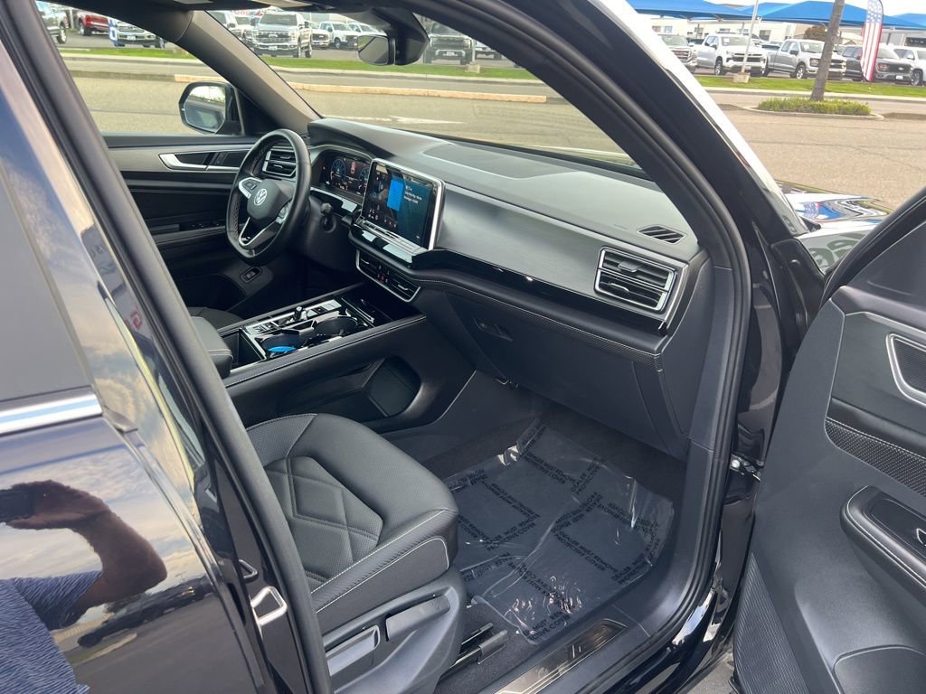 Used 2025 Volkswagen Atlas Cross Sport SE image 34