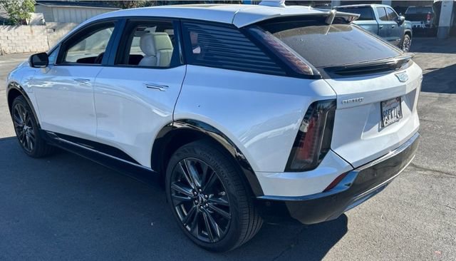 Used 2025 Cadillac Optiq Sport 2 image 8