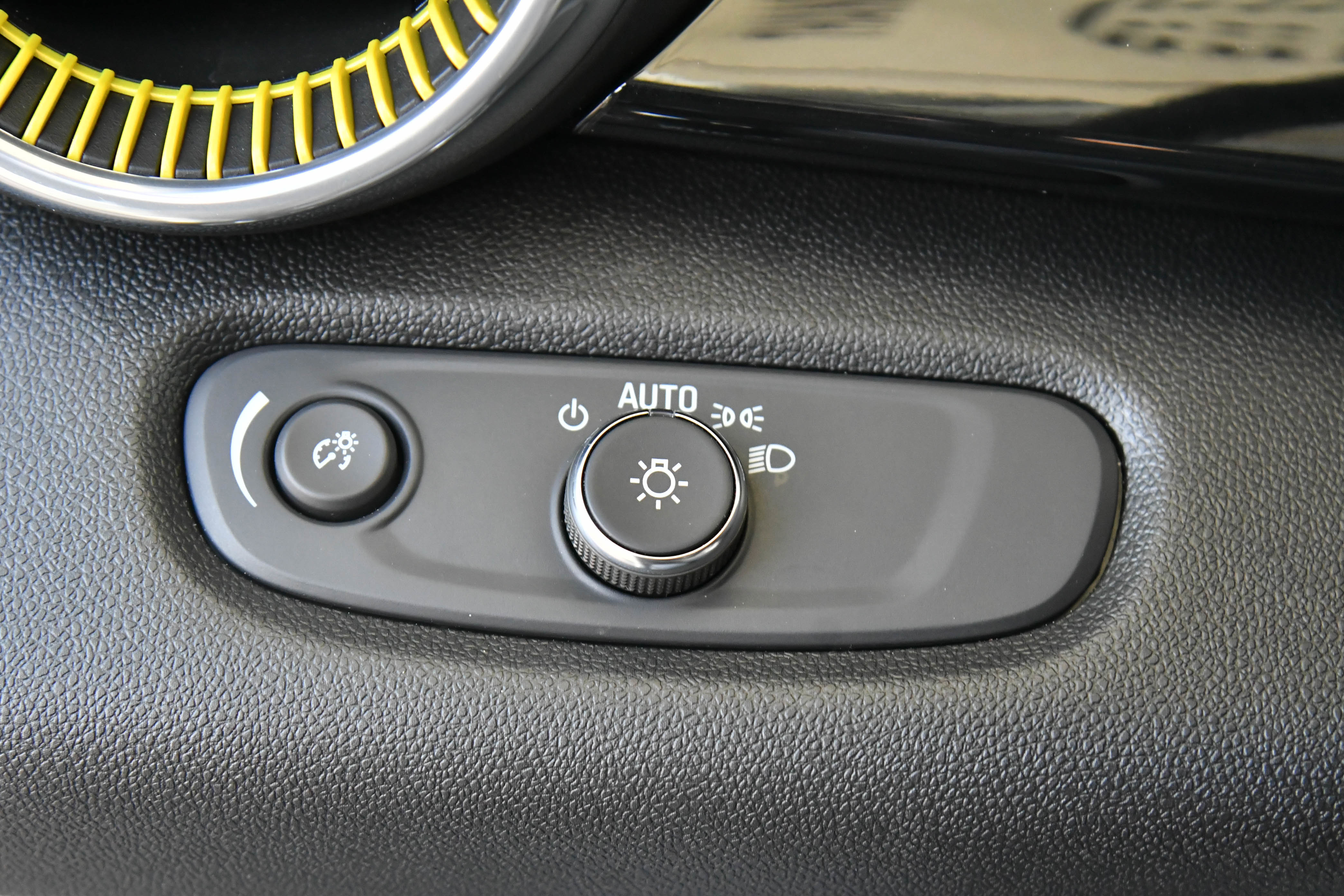 Used 2025 Chevrolet Trax ACTIV w/ Driver Confidence Package image 31