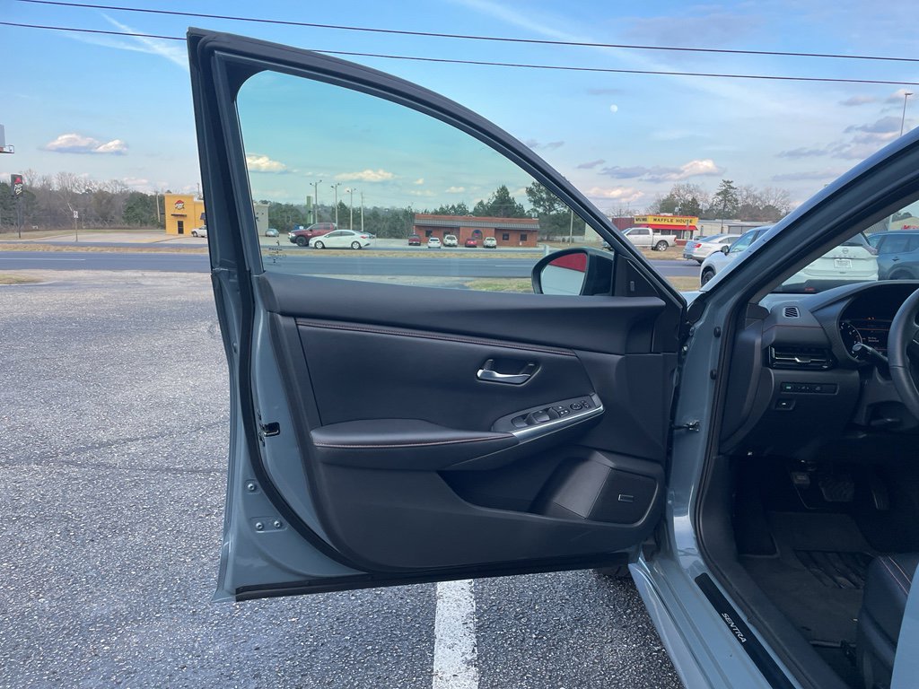 Used 2024 Nissan Sentra SR w/ SR Premium Package image 8