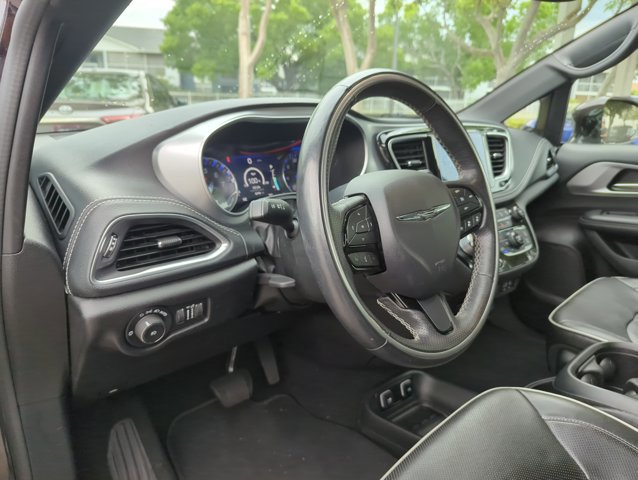 Used 2019 Chrysler Pacifica Limited w/ Advanced Safetytec Group FWD image 14