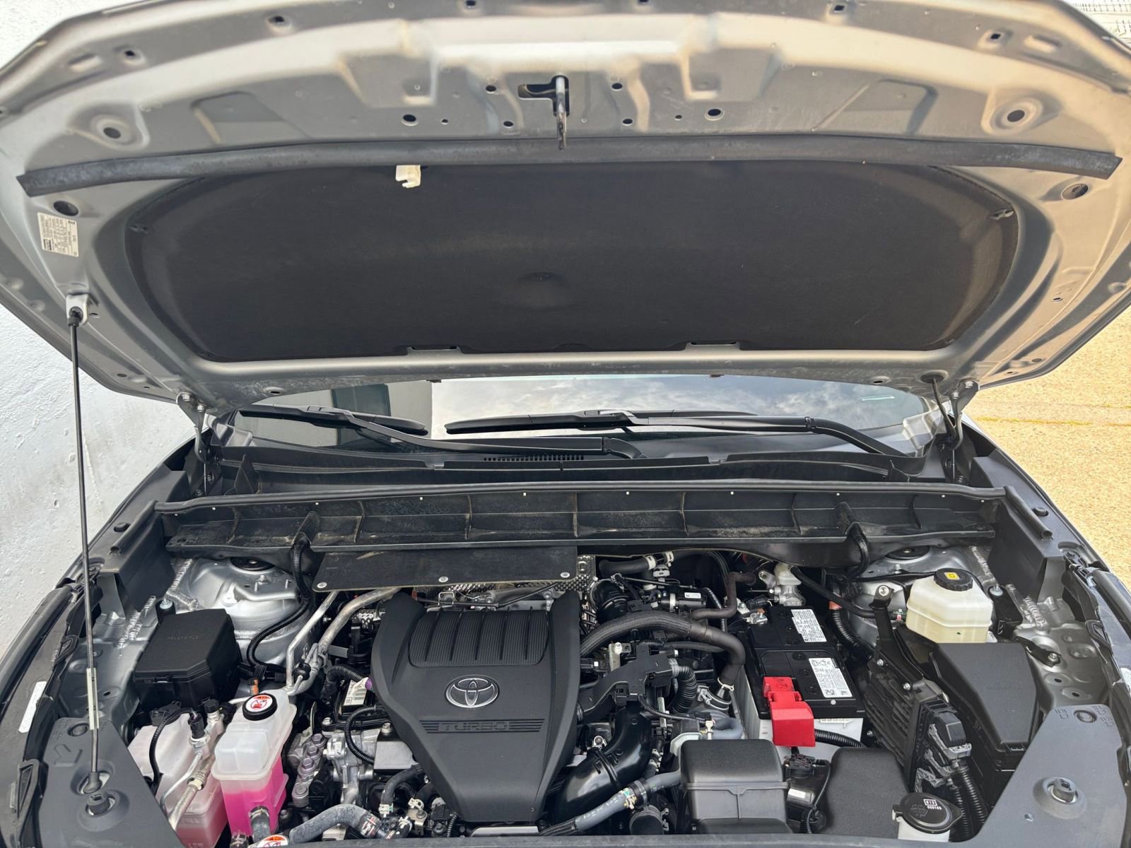 Used 2025 Toyota Highlander LE image 34