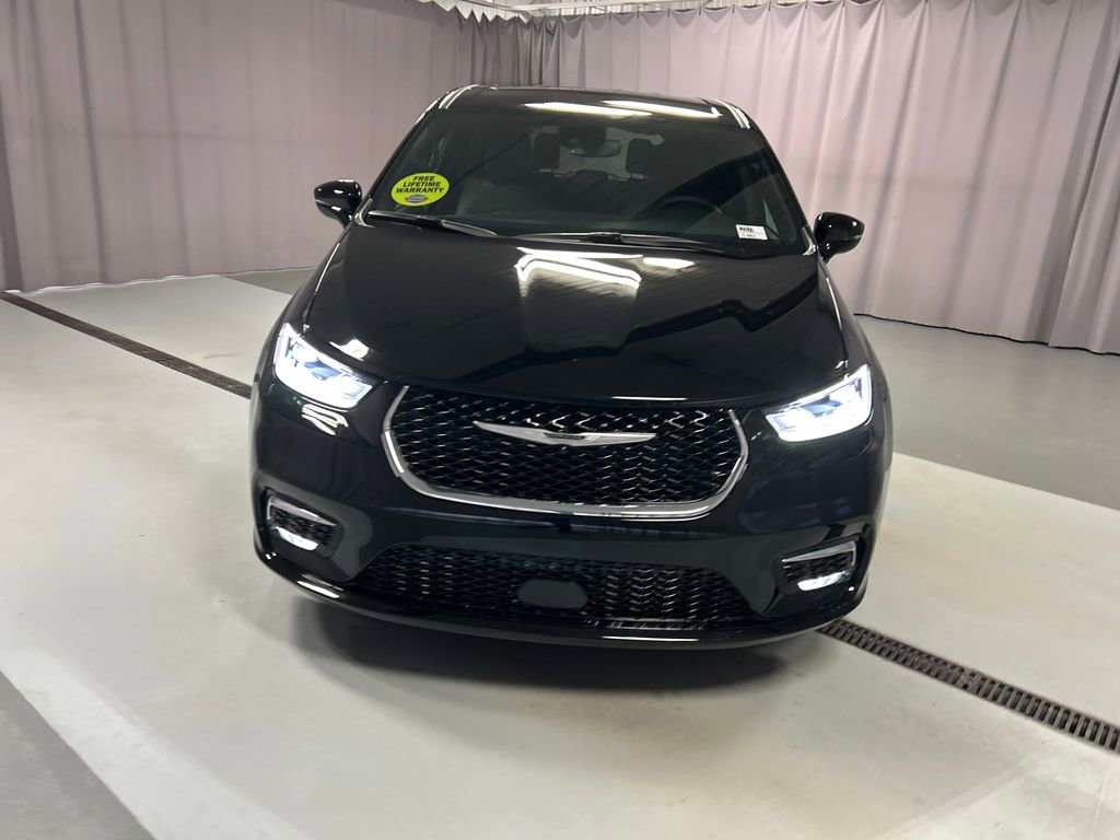 New 2026 Chrysler Pacifica Select FWD image 2
