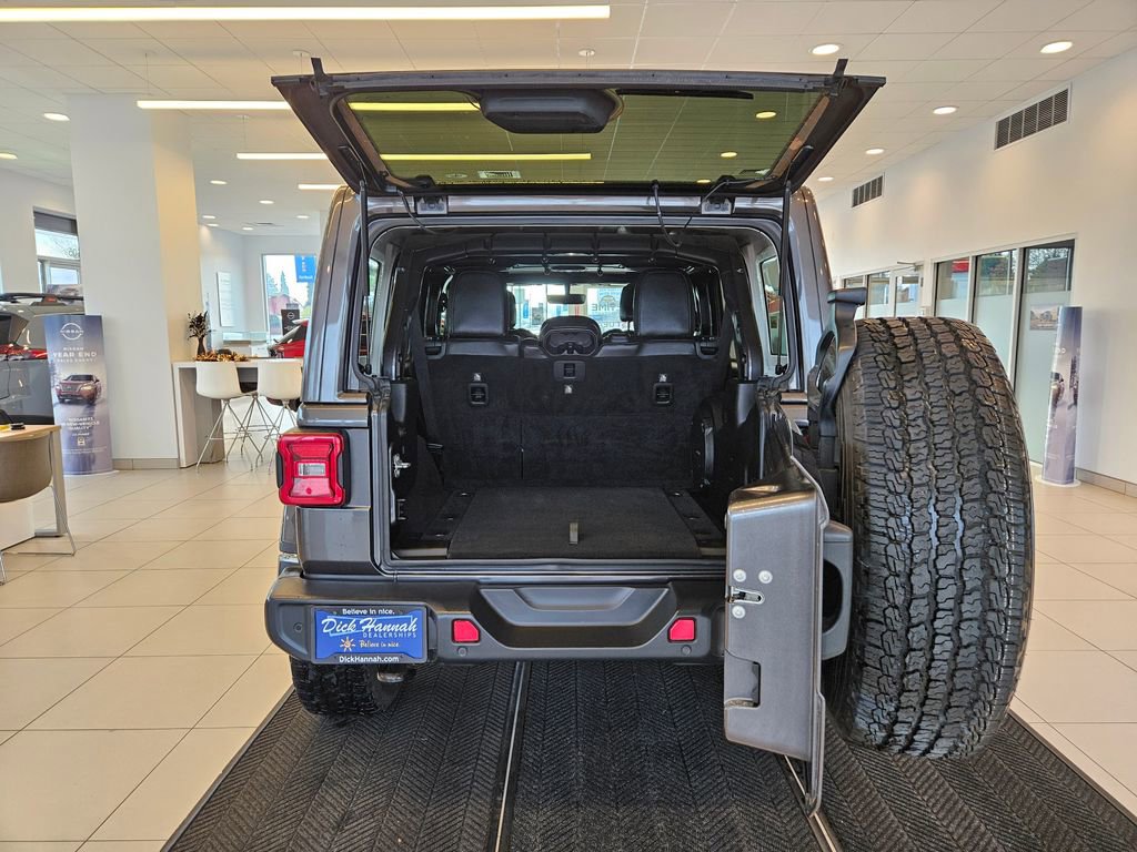 Used 2018 Jeep Wrangler Unlimited Sahara image 8