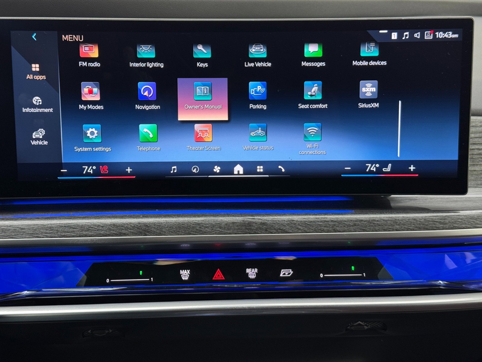 Used 2023 BMW i7 xDrive60 w/ Executive Package 2 AWD/4WD image 28