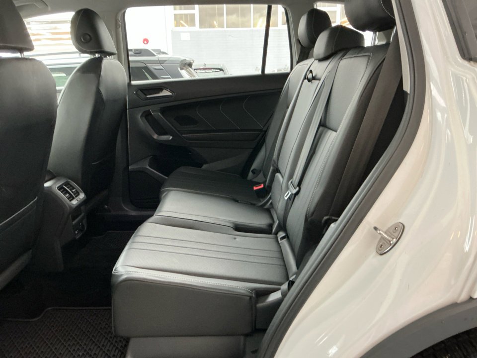 Used 2022 Volkswagen Tiguan SE image 31