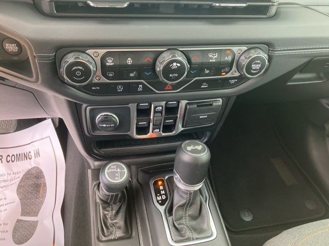 Certified 2025 Jeep Wrangler Unlimited Sahara AWD/4WD image 19
