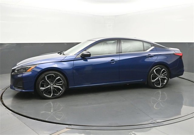 Used 2023 Nissan Altima 2.5 SR image 2