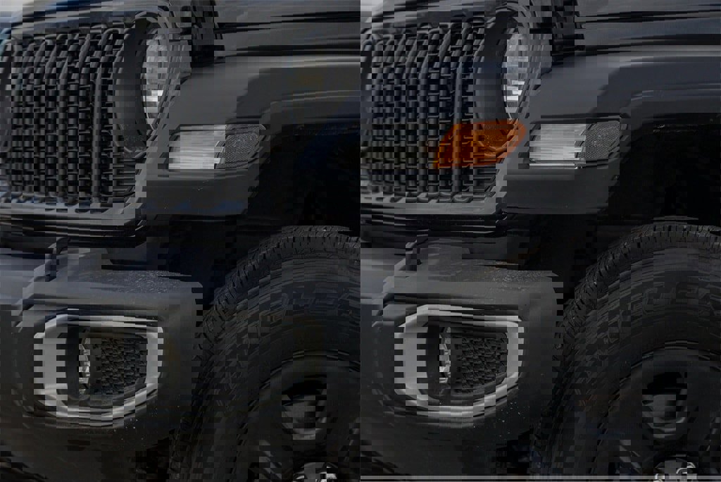 Used 2024 Jeep Gladiator Sport image 3