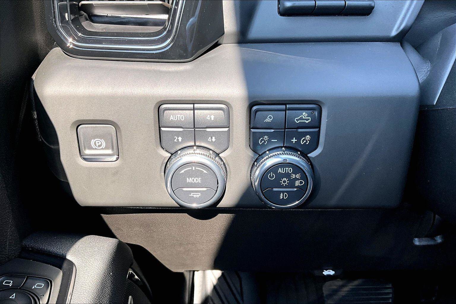 Used 2025 GMC Sierra 2500 AT4 w/ AT4 Premium Plus Package AWD/4WD image 38