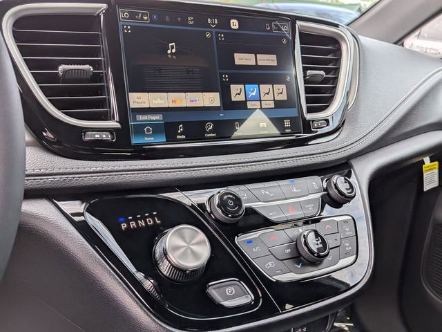 New 2027 Chrysler Pacifica Select FWD image 16