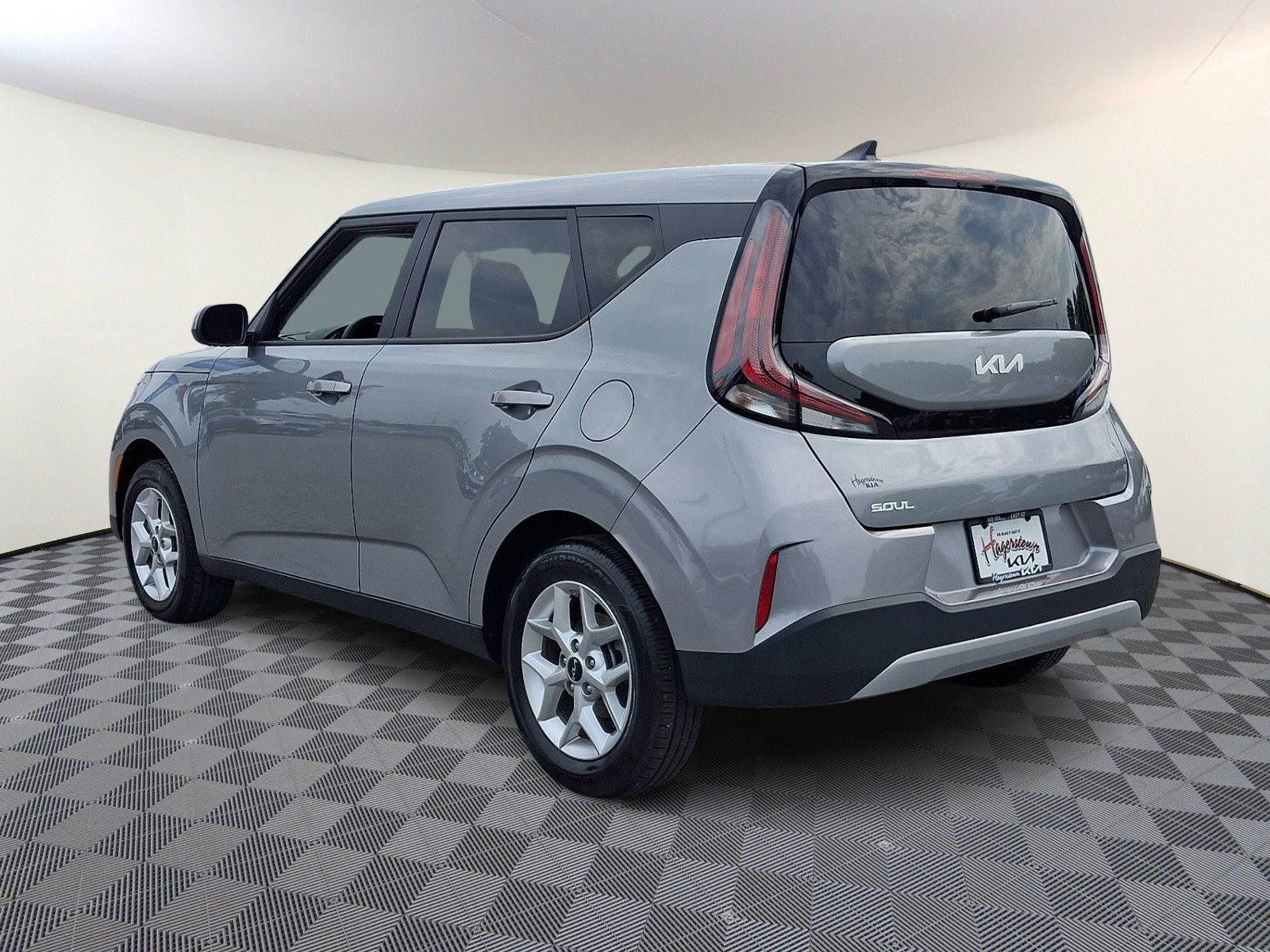 Certified 2025 Kia Soul LX w/ LX Technology Package FWD image 4