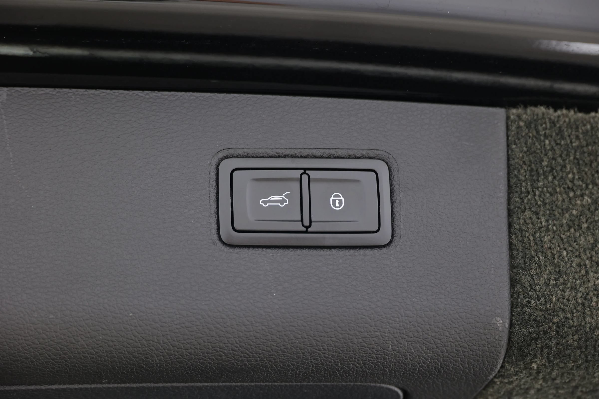 Used 2020 Bentley Bentayga Plug-In Hybrid AWD/4WD image 74