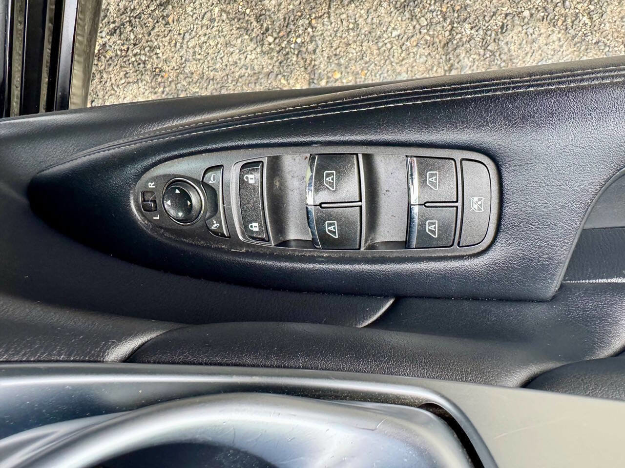 Used 2012 INFINITI M56 x w/ Deluxe Touring Pkg image 18