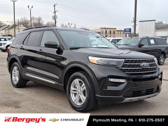 Used 2023 Ford Explorer XLT w/ Equipment Group 202A image 2