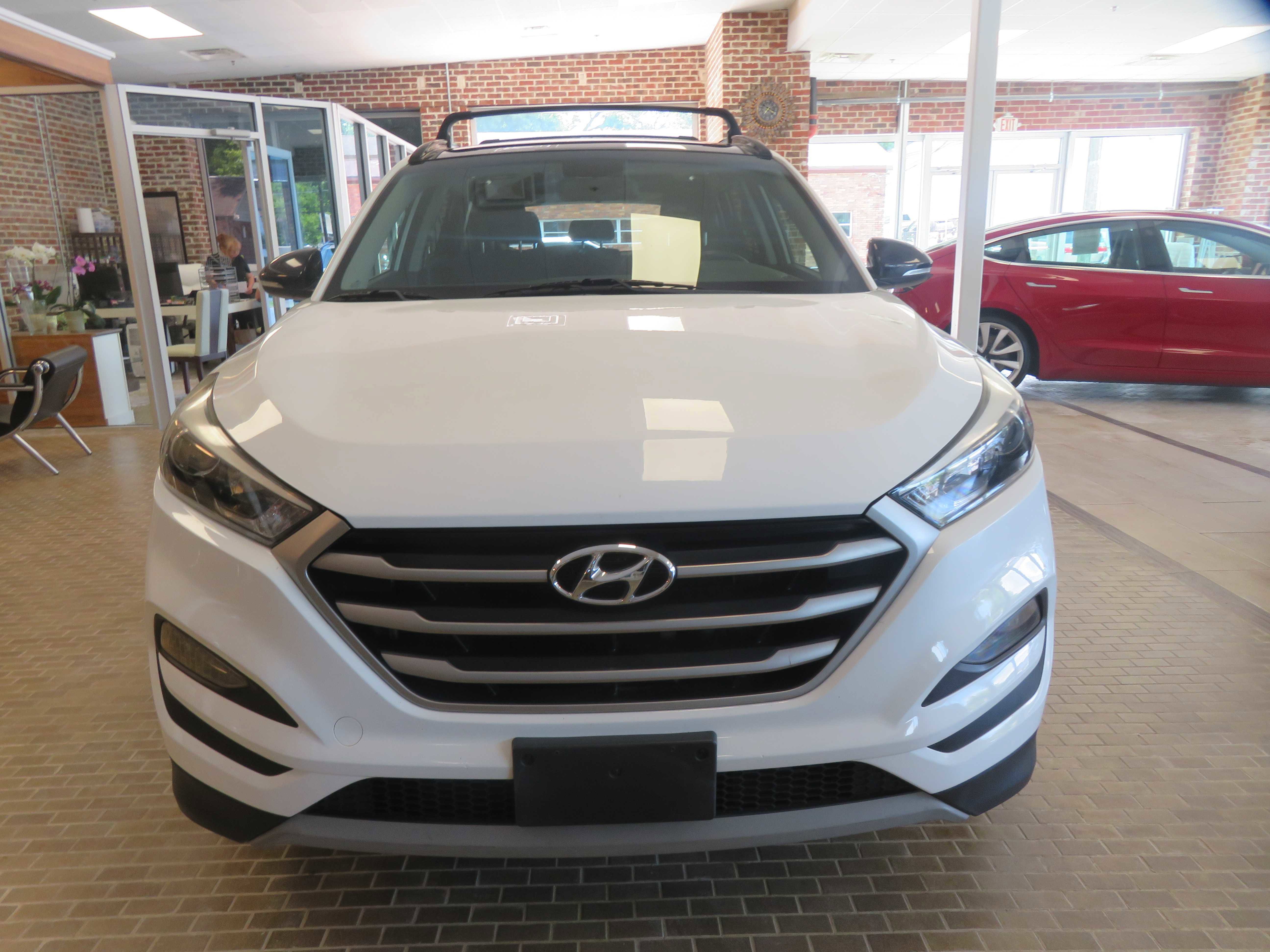 Used 2017 Hyundai Tucson Night AWD/4WD image 2