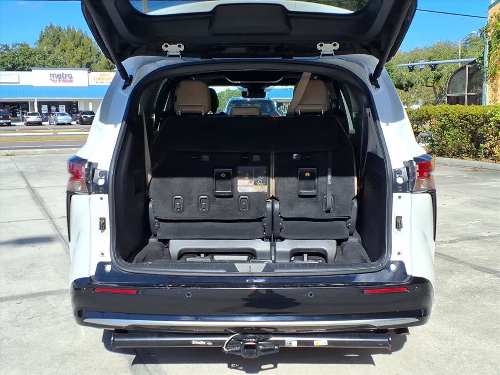 Used 2022 Toyota Sienna Limited image 32