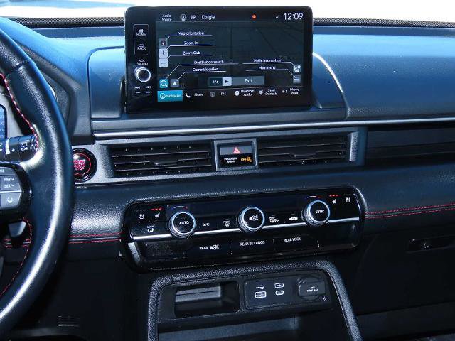 Used 2025 Honda Pilot Black Edition image 30