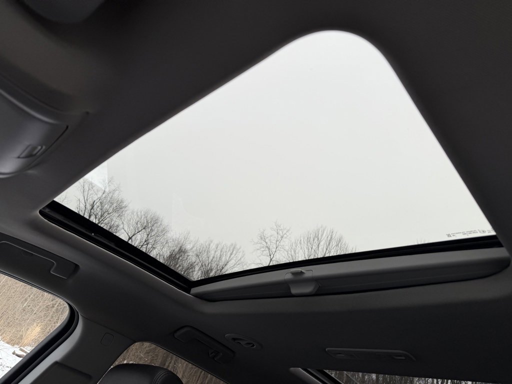 Used 2023 GMC Acadia AT4 w/ Technology Package image 32