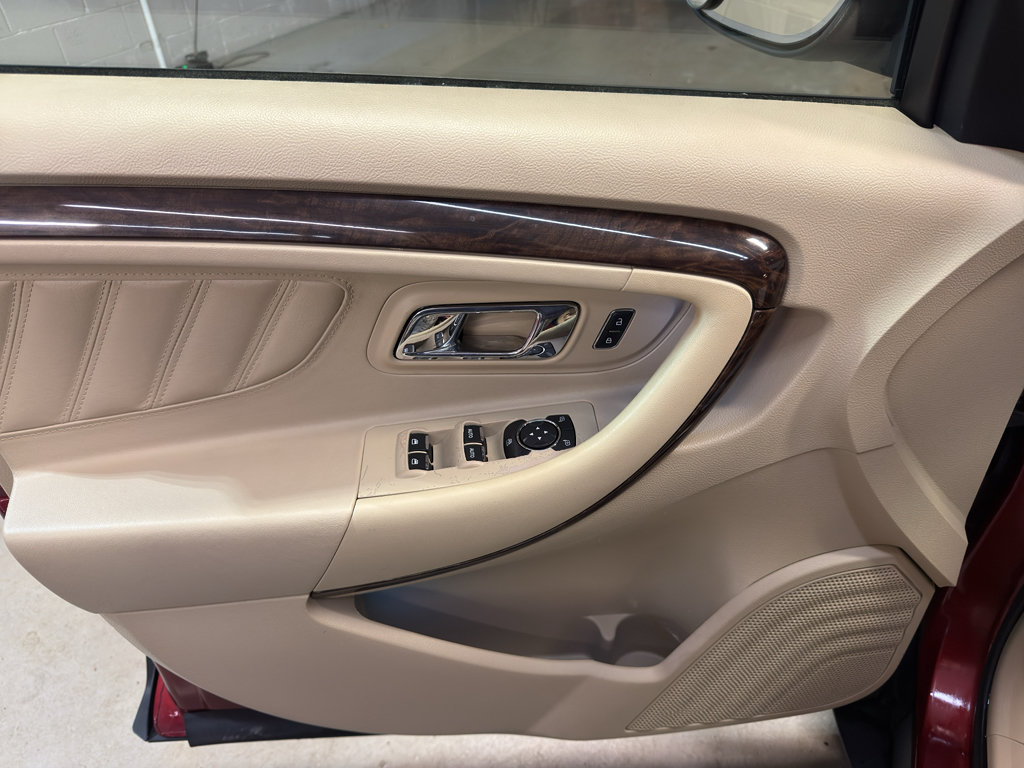 Used 2018 Ford Taurus Limited AWD/4WD image 15