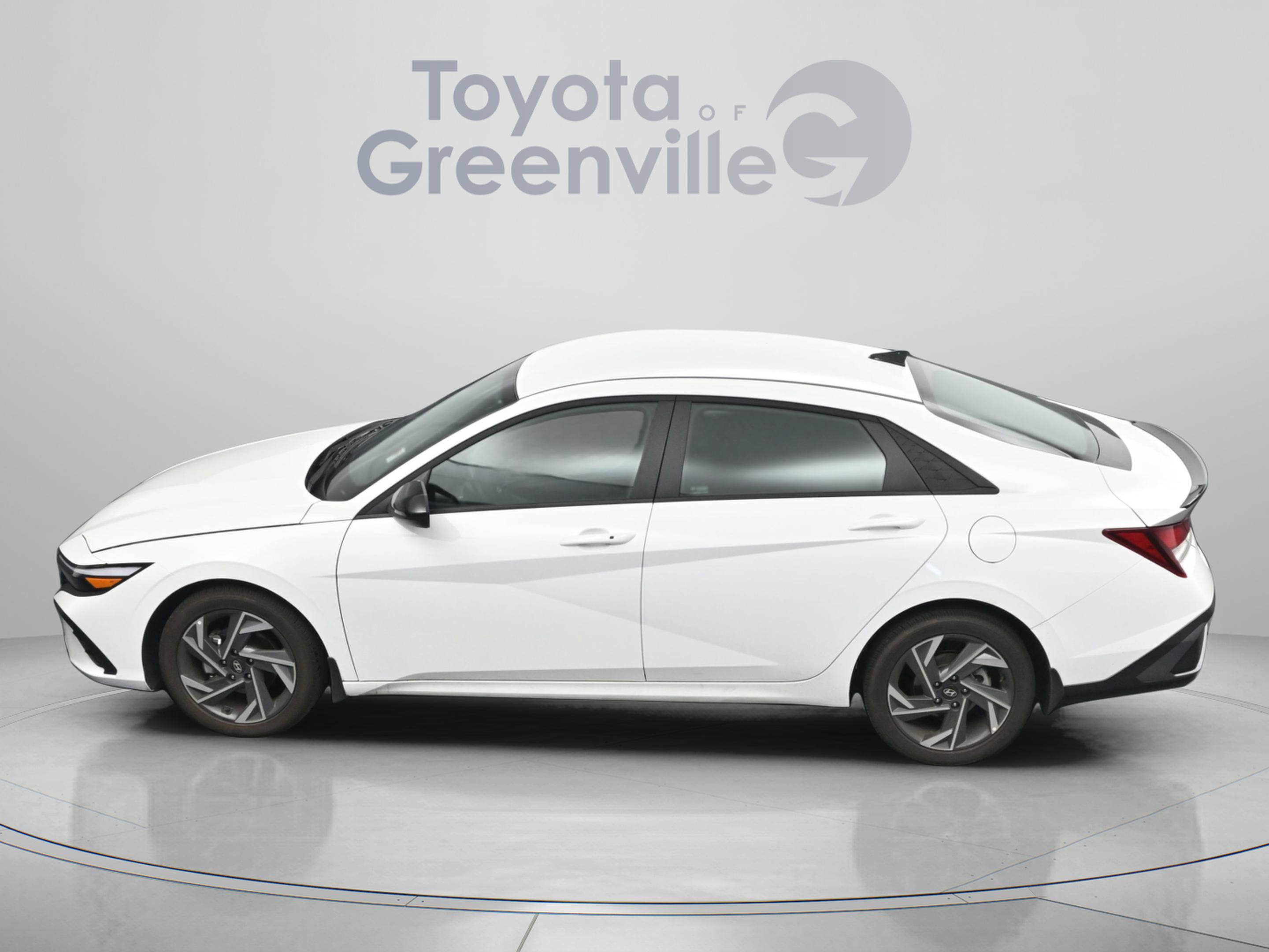 Used 2025 Hyundai Elantra Sport FWD image 4