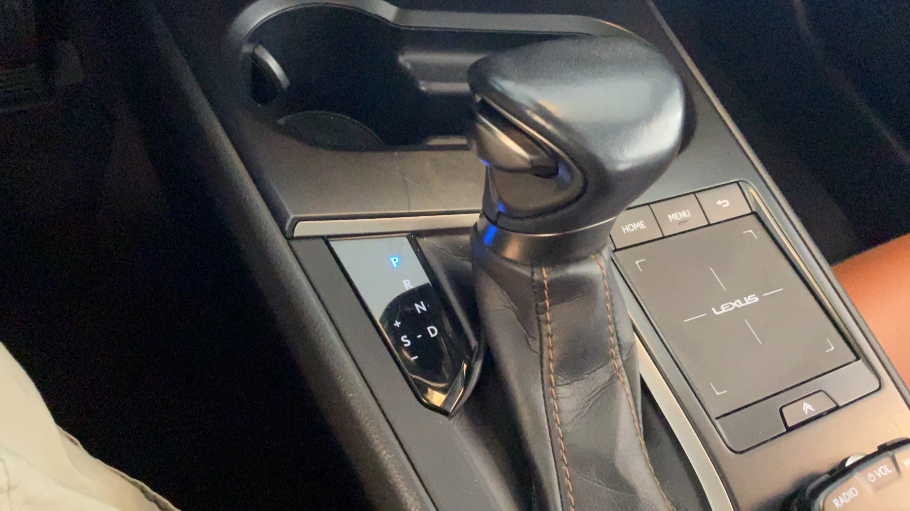 Used 2022 Lexus UX 250h w/ Accessory Package (Z2) AWD/4WD image 17