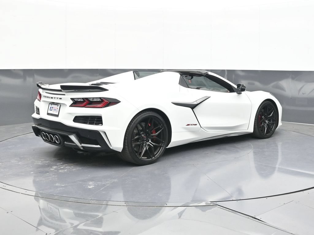 Used 2024 Chevrolet Corvette Z06 RWD image 7