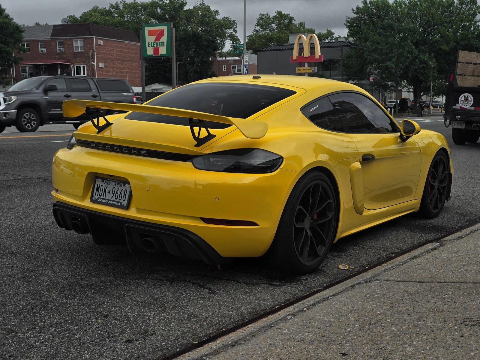 Used 2020 Porsche 718 Cayman GT4 RWD image 7