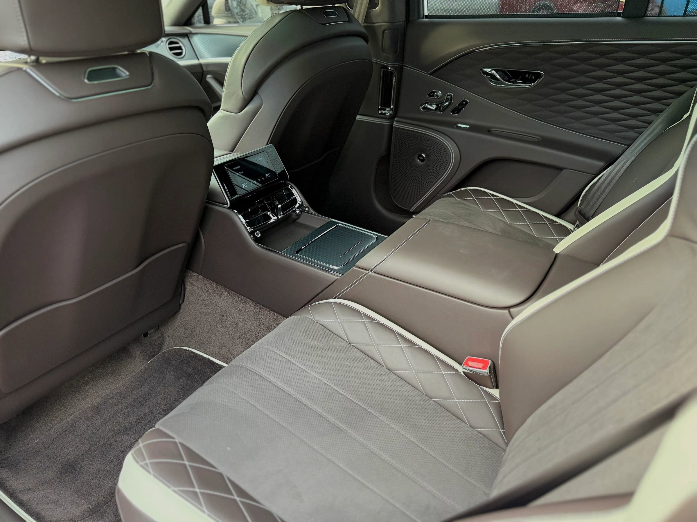 Used 2024 Bentley Flying Spur W12 image 15