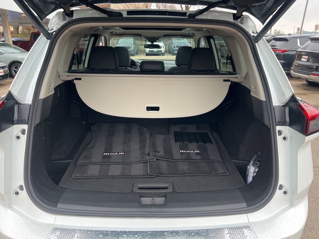 Certified 2026 Nissan Rogue SV w/ SV Premium Package image 12