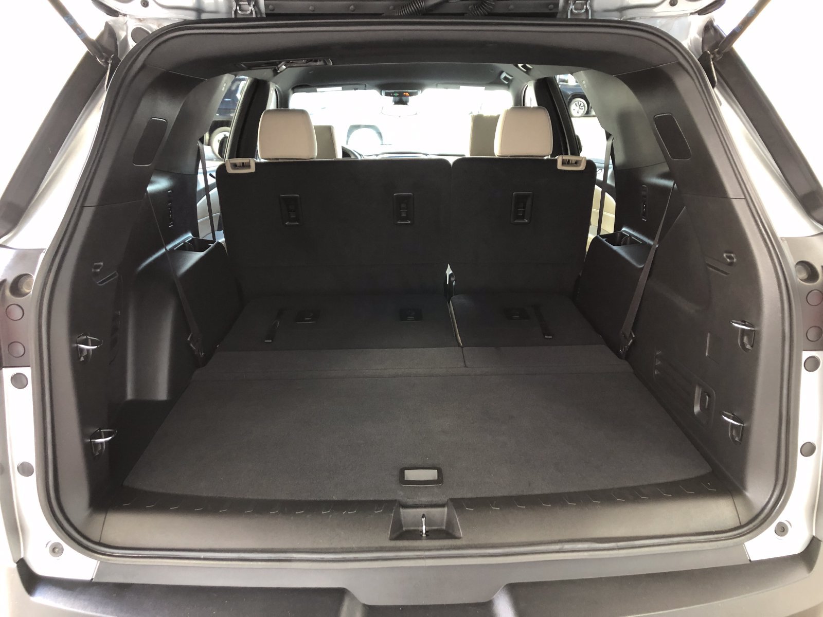 Used 2024 Chevrolet Traverse LS w/ Safety Package FWD image 9