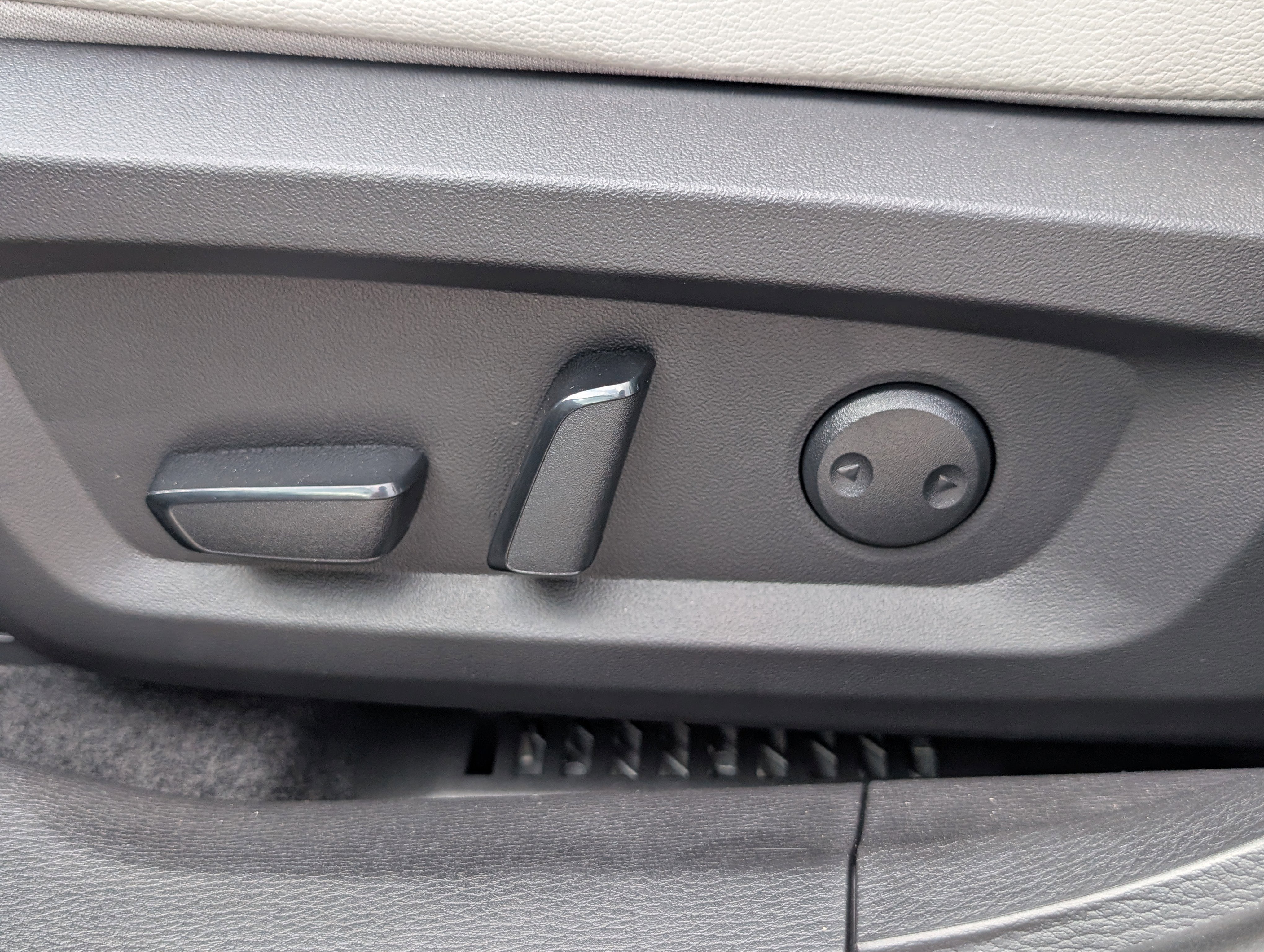 New 2025 Mitsubishi Outlander SEL image 27