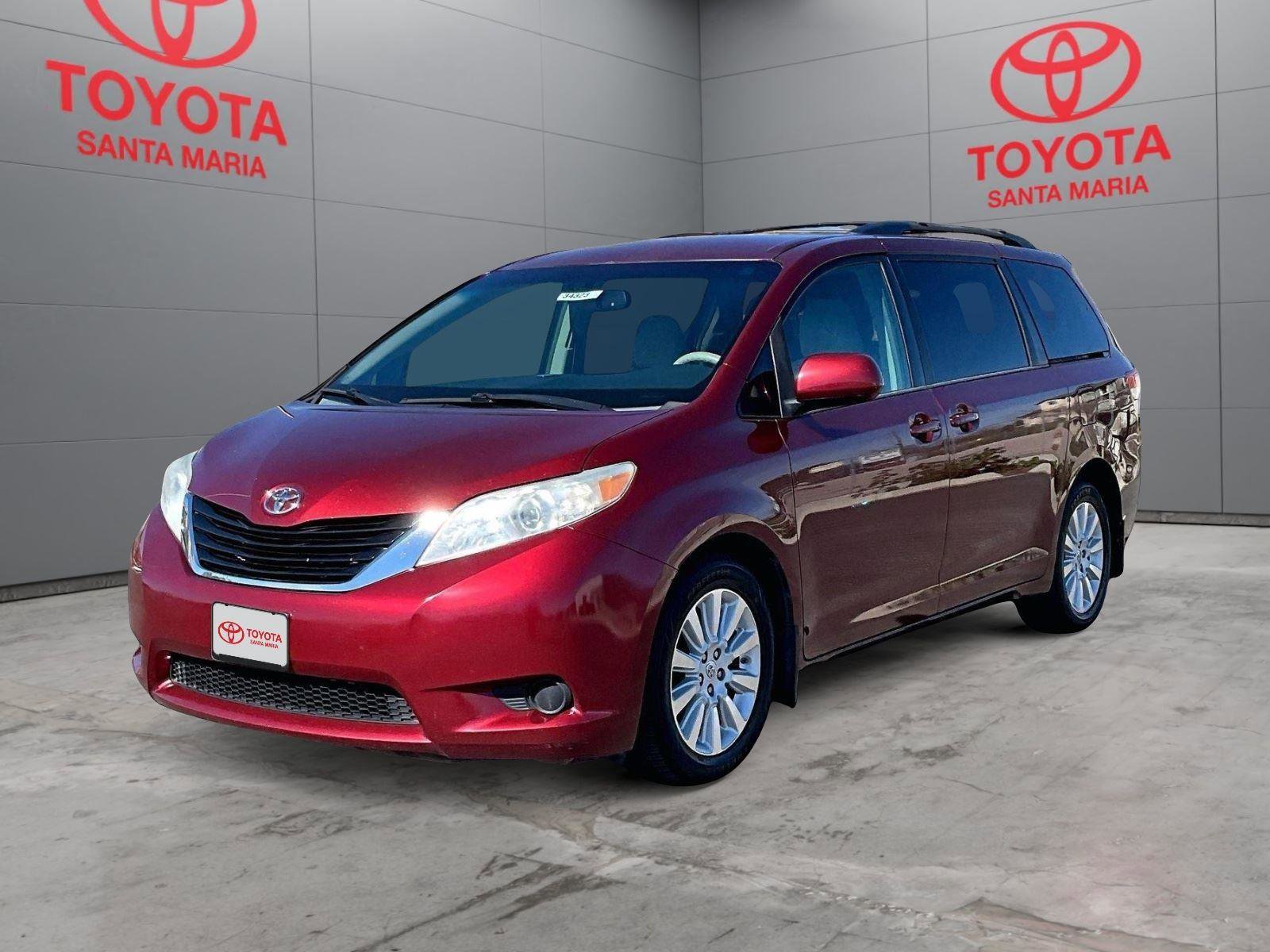 Used 2013 Toyota Sienna LE w/ Towing Pkg image 10