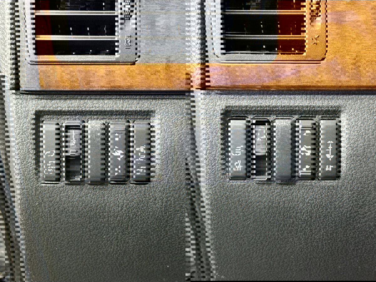 Used 2014 Nissan Armada Platinum image 11