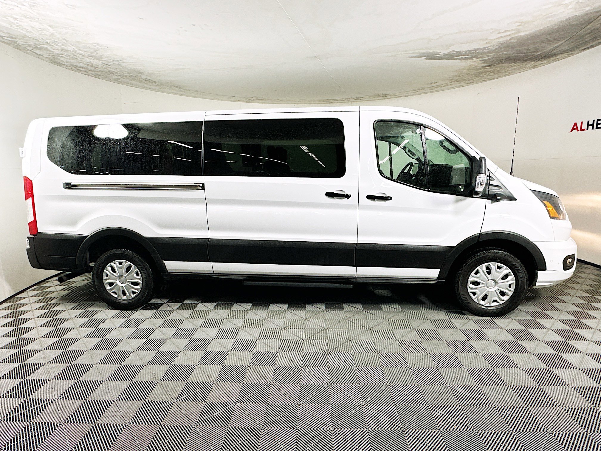 Used 2023 Ford Transit 350 XLT image 2