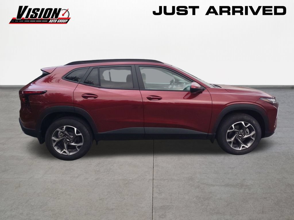Used 2024 Chevrolet Trax LT w/ Driver Confidence Package FWD image 6