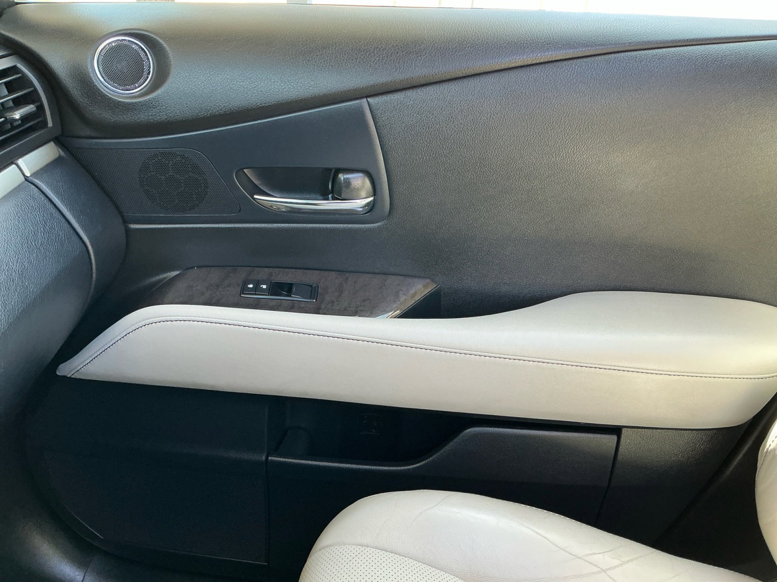 Used 2015 Lexus RX 450h FWD image 16