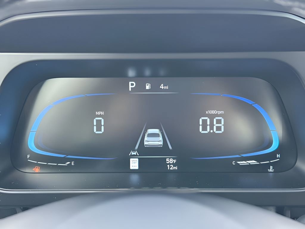 Used 2025 Hyundai Elantra Sport image 13